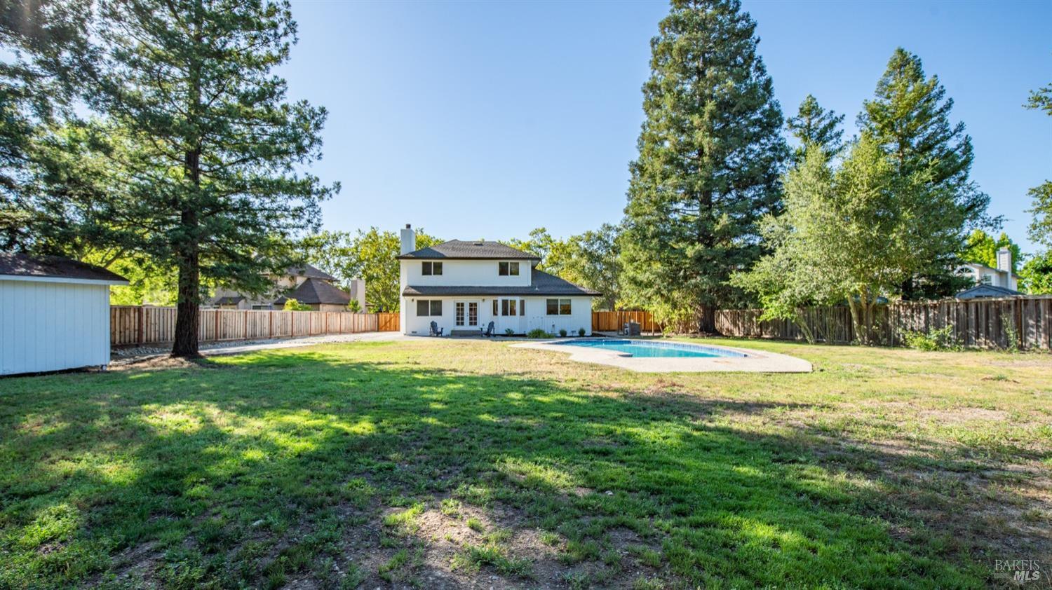 9663 Lakewood Dr