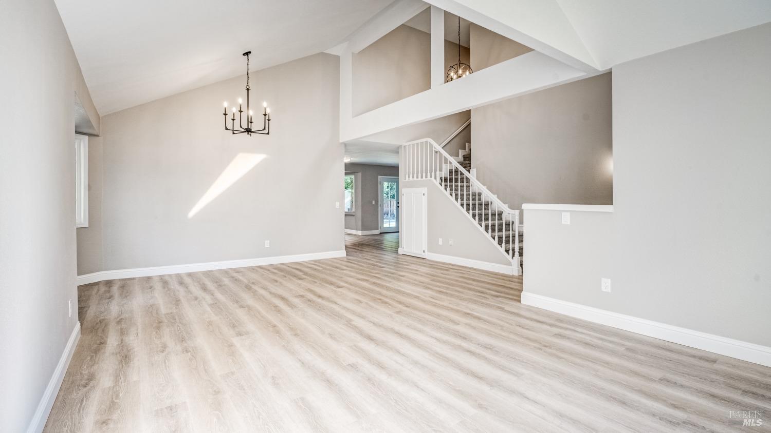 9663 Lakewood Dr