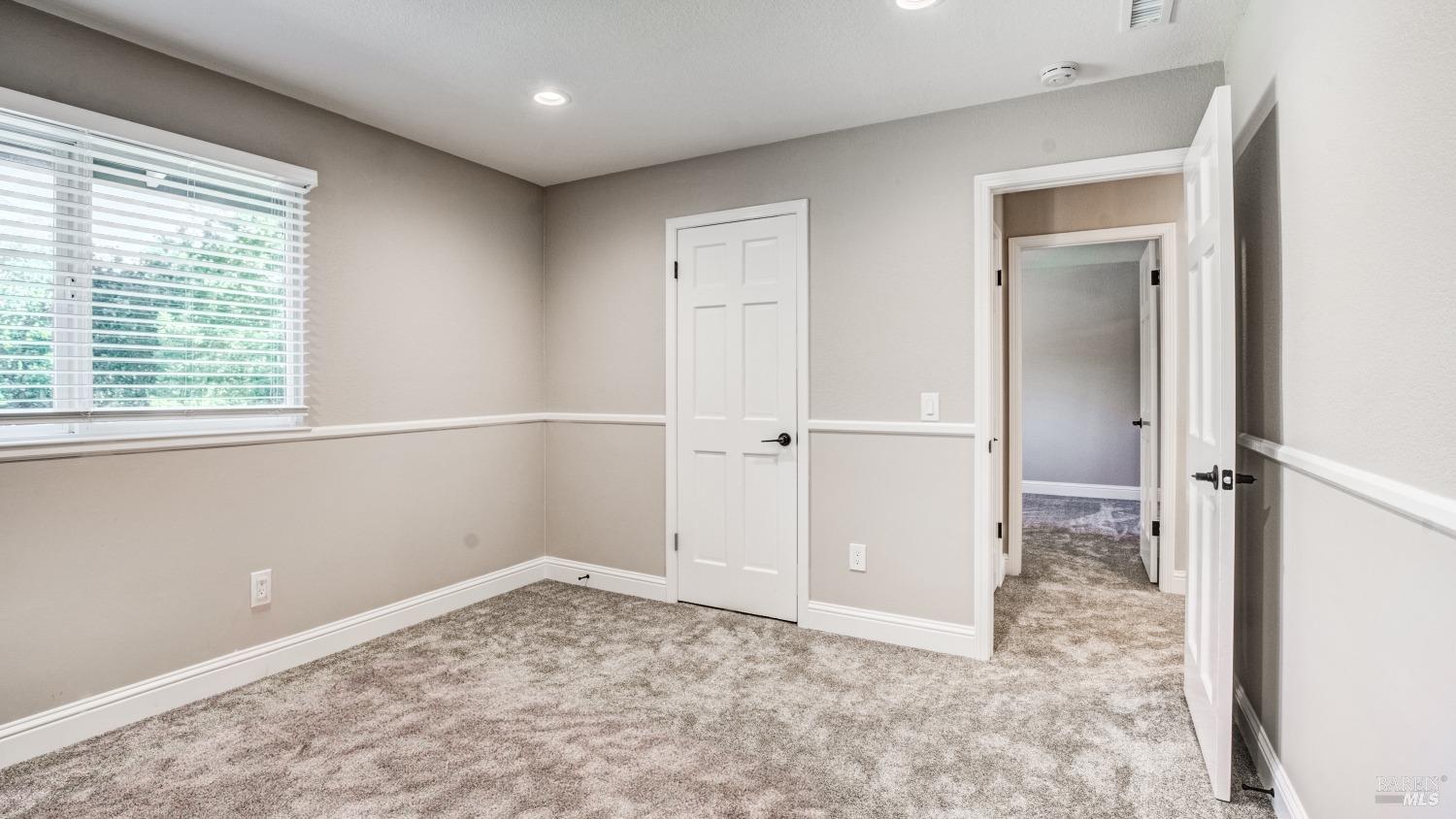 9663 Lakewood Dr