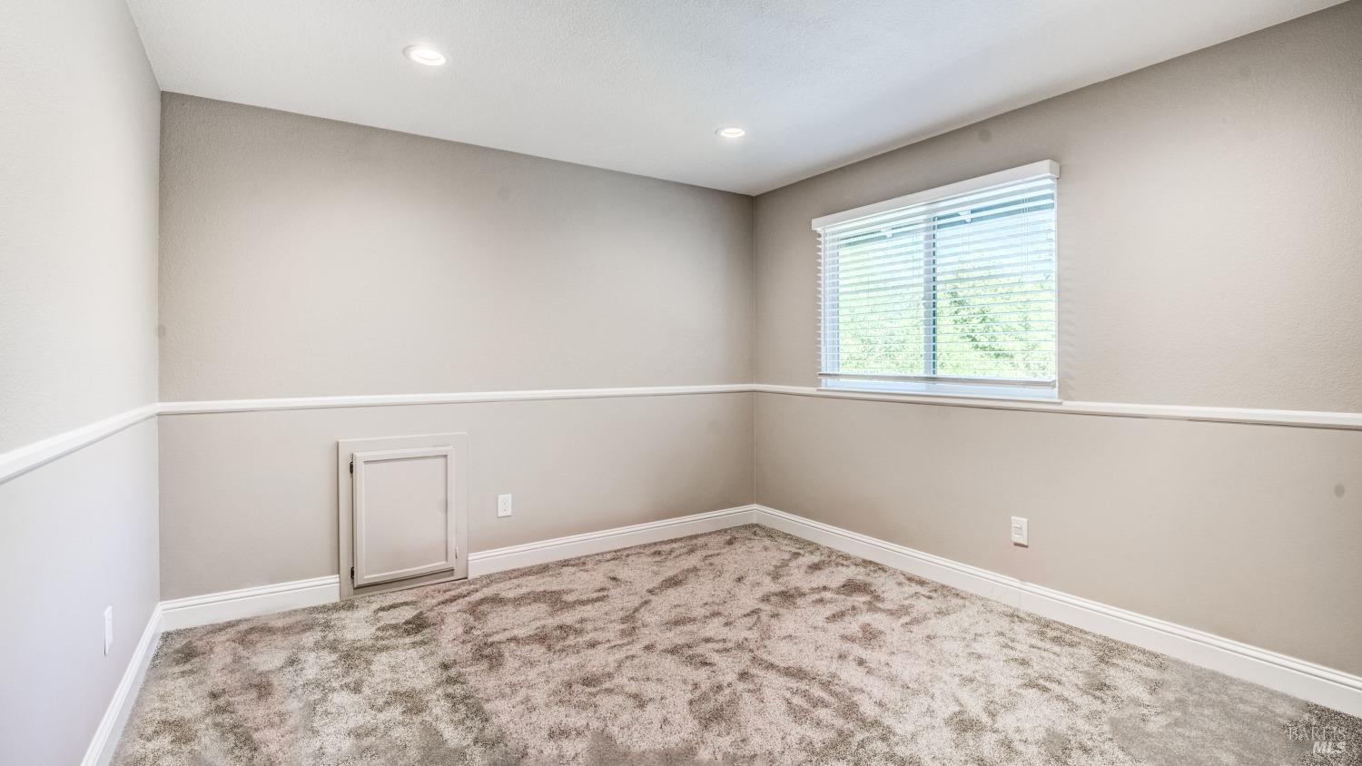9663 Lakewood Dr