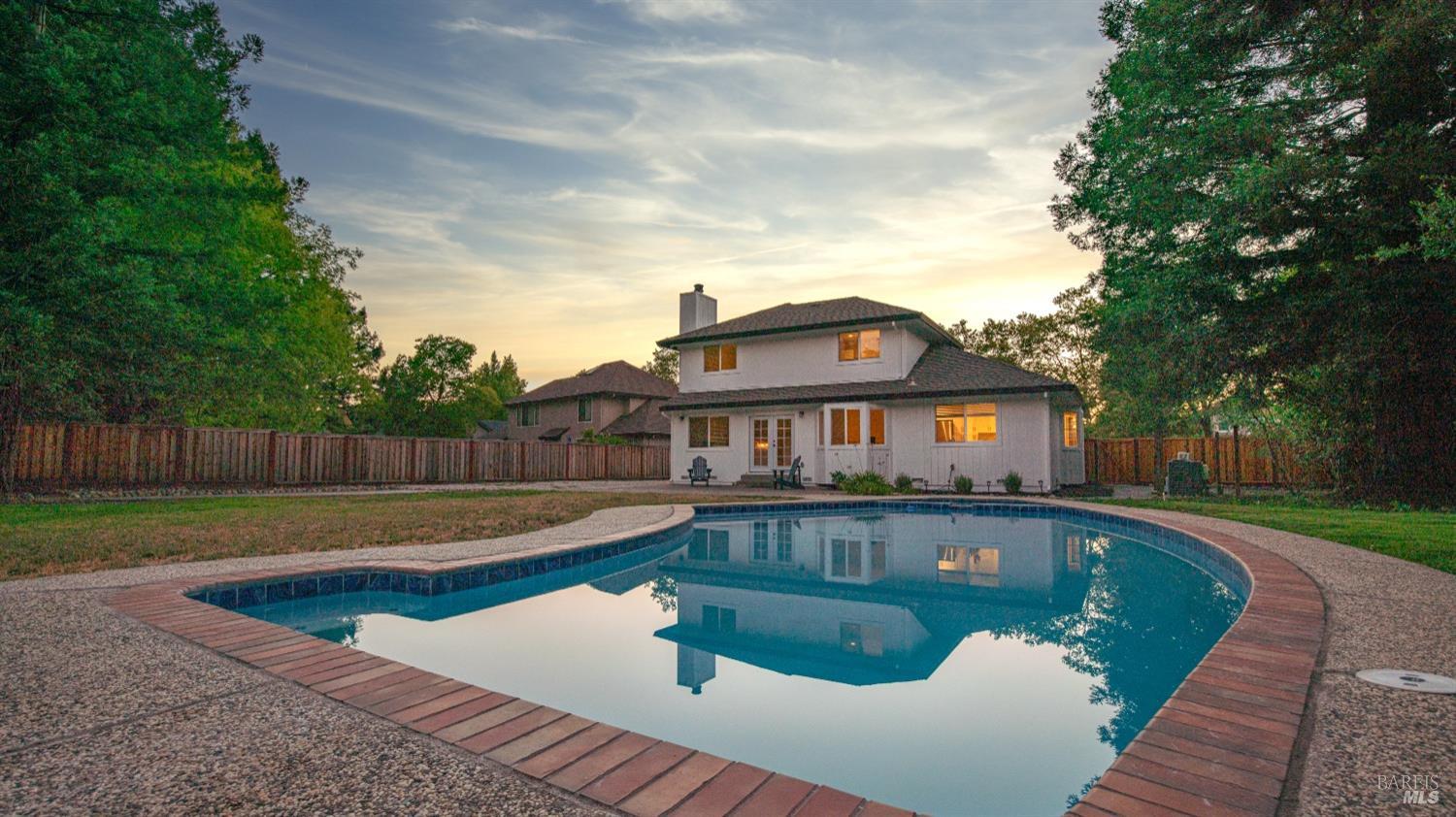 9663 Lakewood Dr