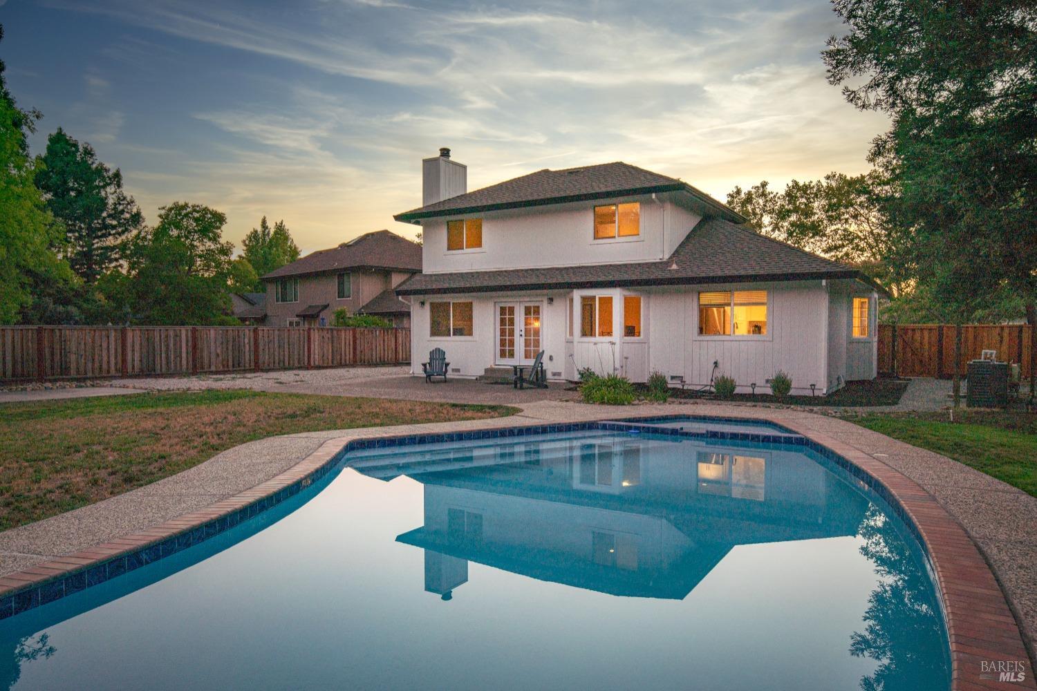 9663 Lakewood Dr