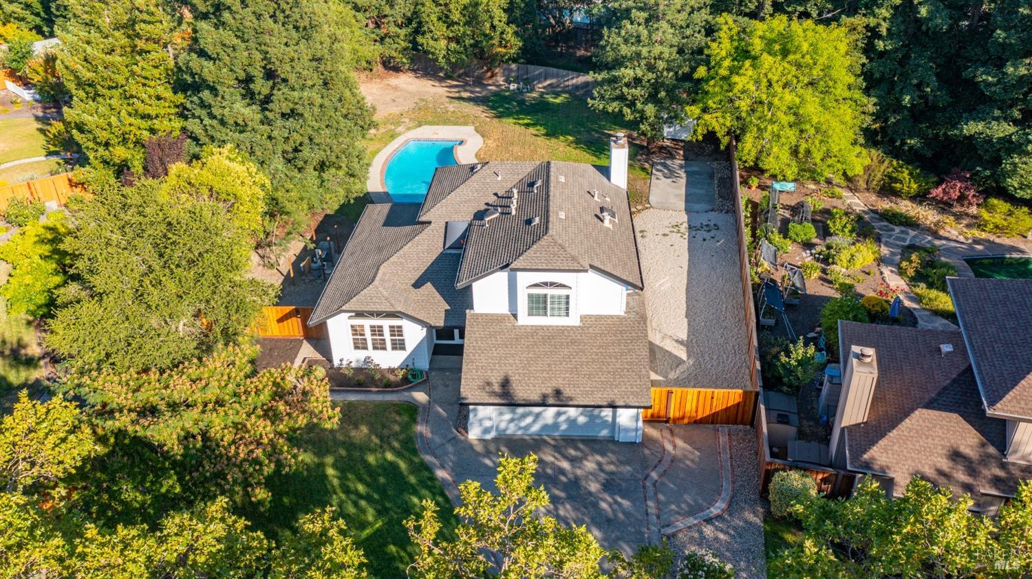 9663 Lakewood Dr
