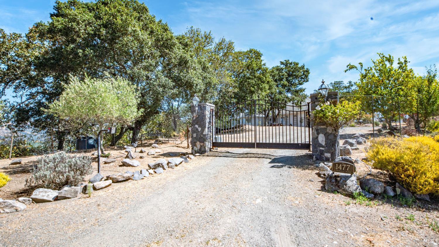 1477 Lawndale Rd