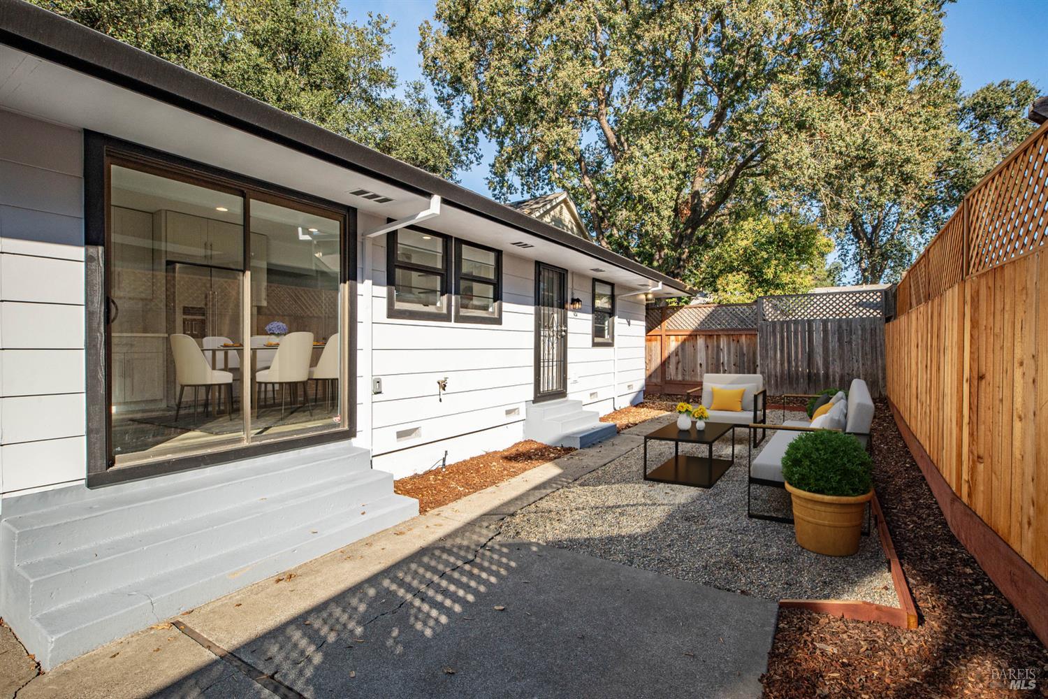 1380 Velma Ave