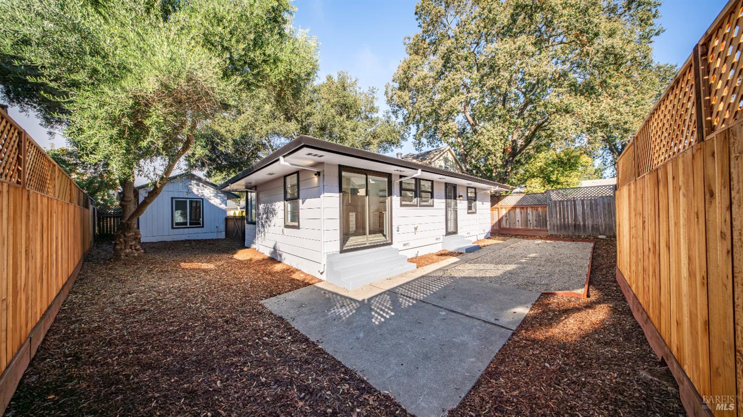 1380 Velma Ave
