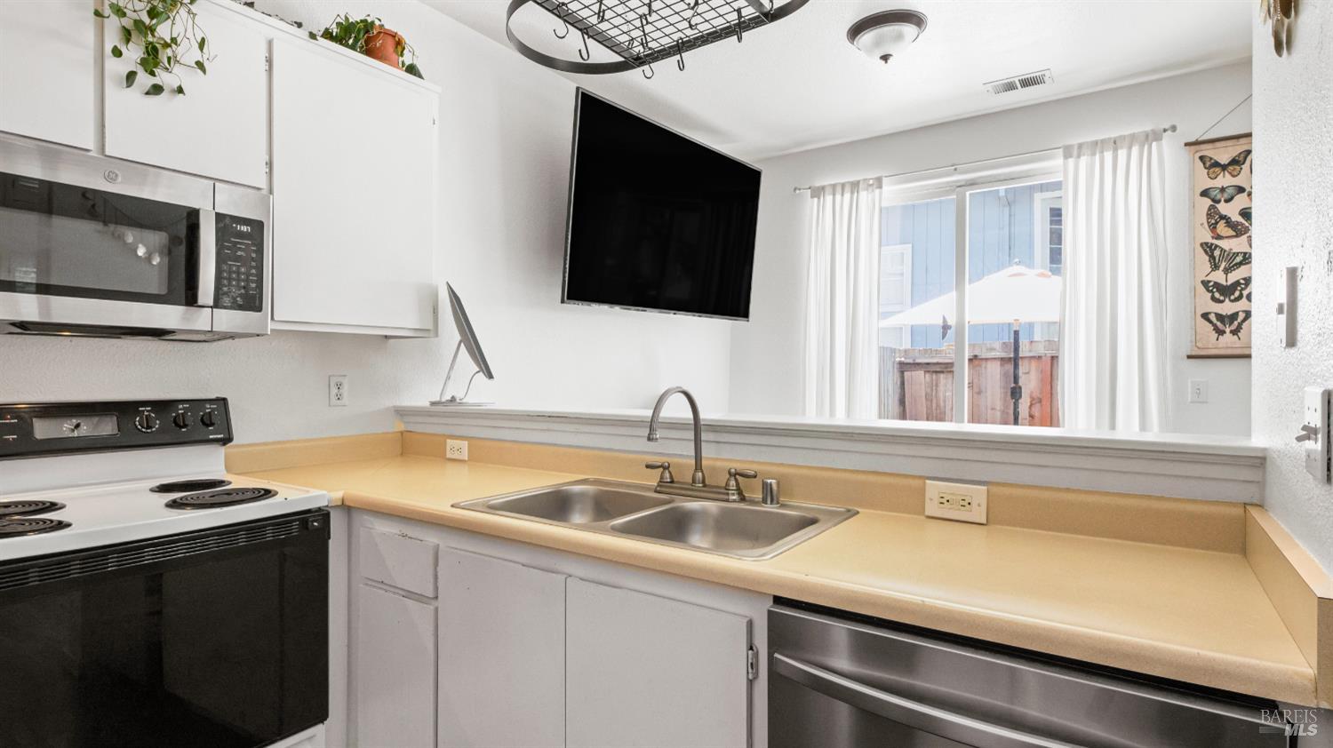 1532 Pinebrook Place