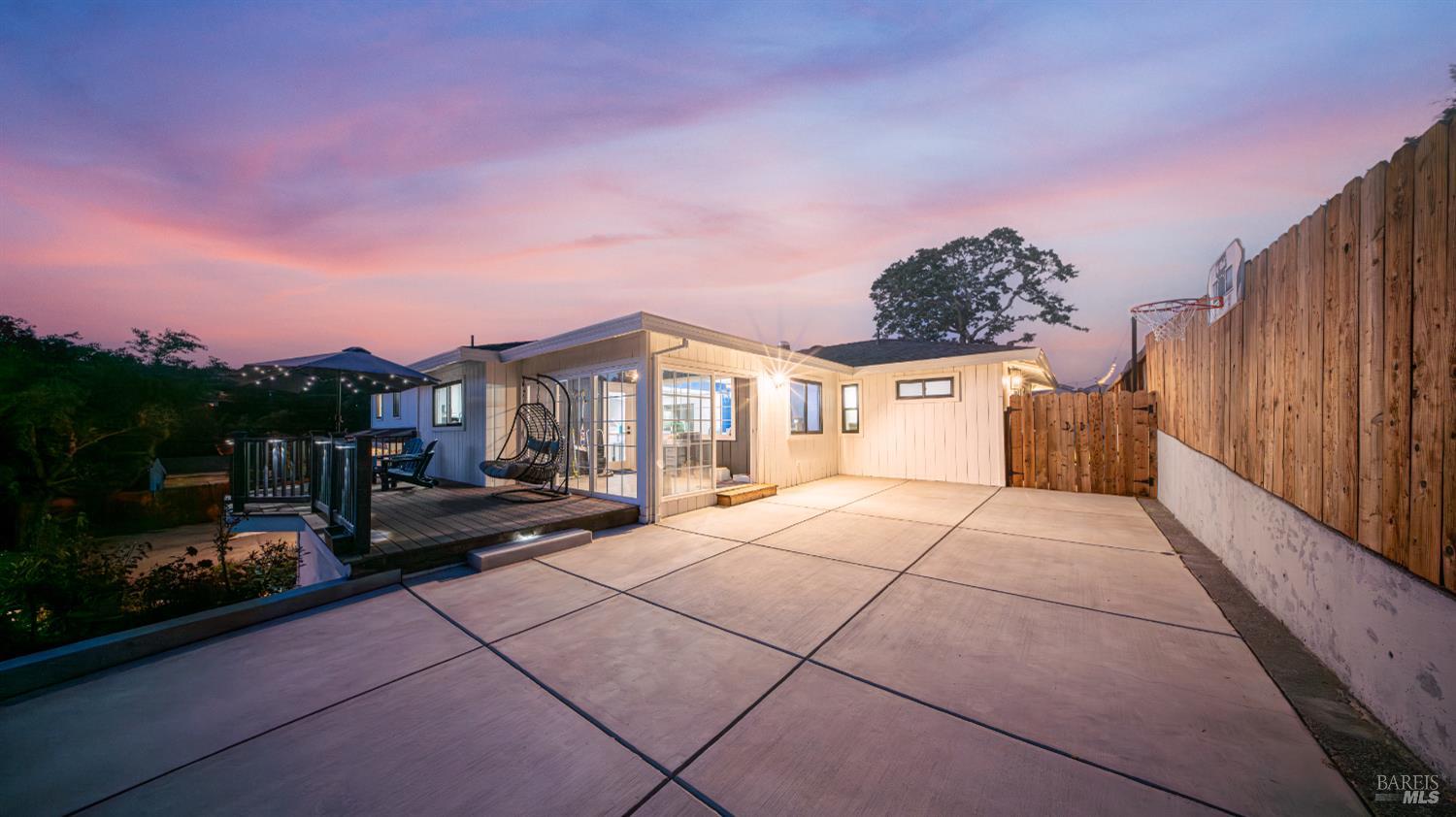 1081 Tamarisk Drive Unit: #A