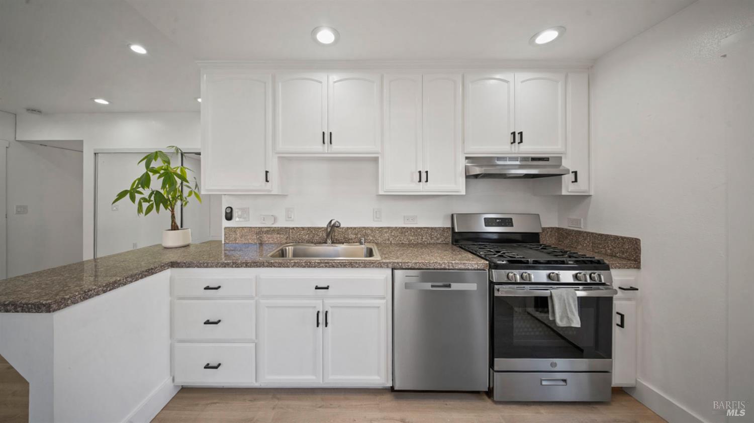 1081 Tamarisk Drive Unit: #A