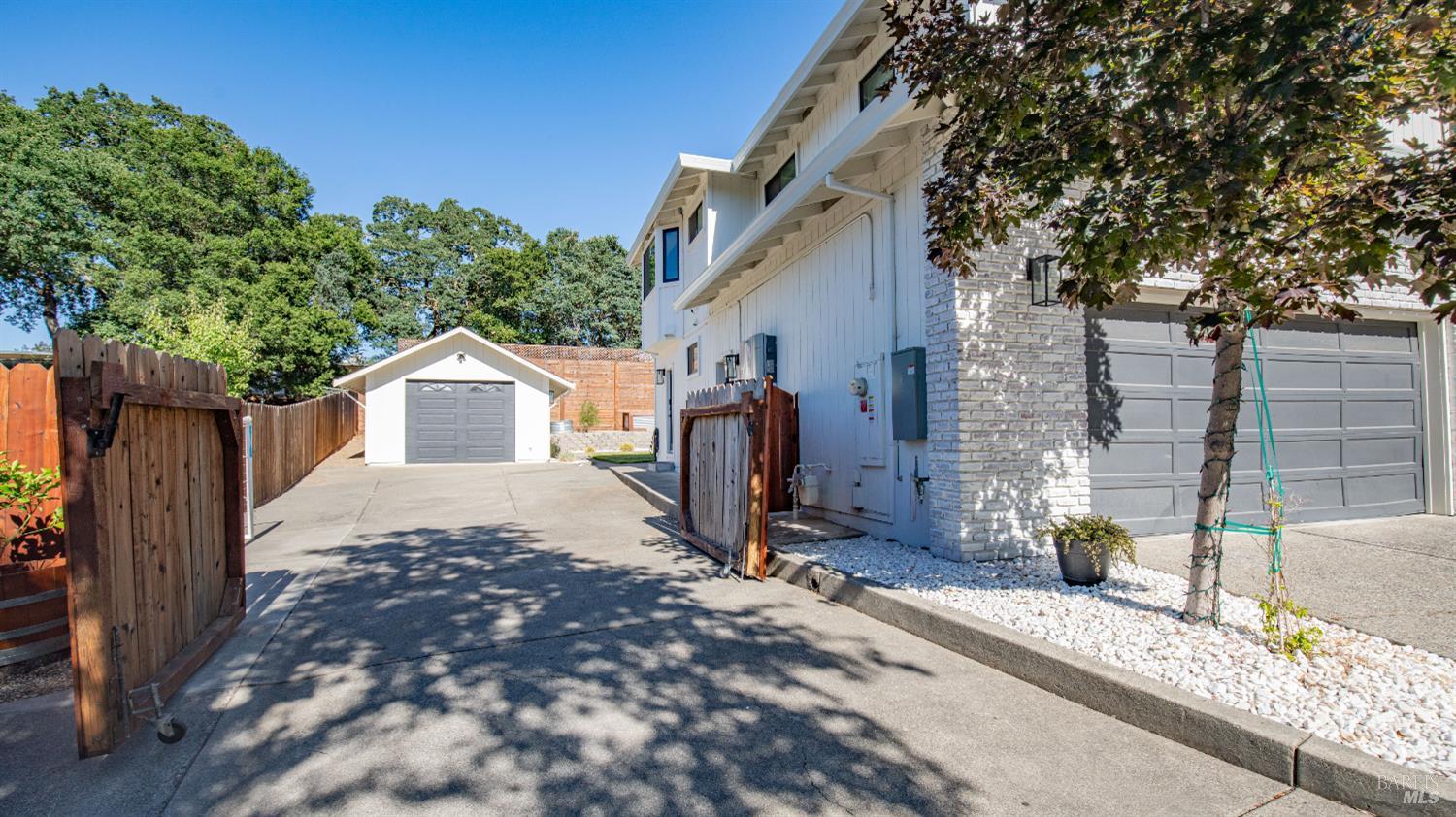 1081 Tamarisk Drive Unit: #A