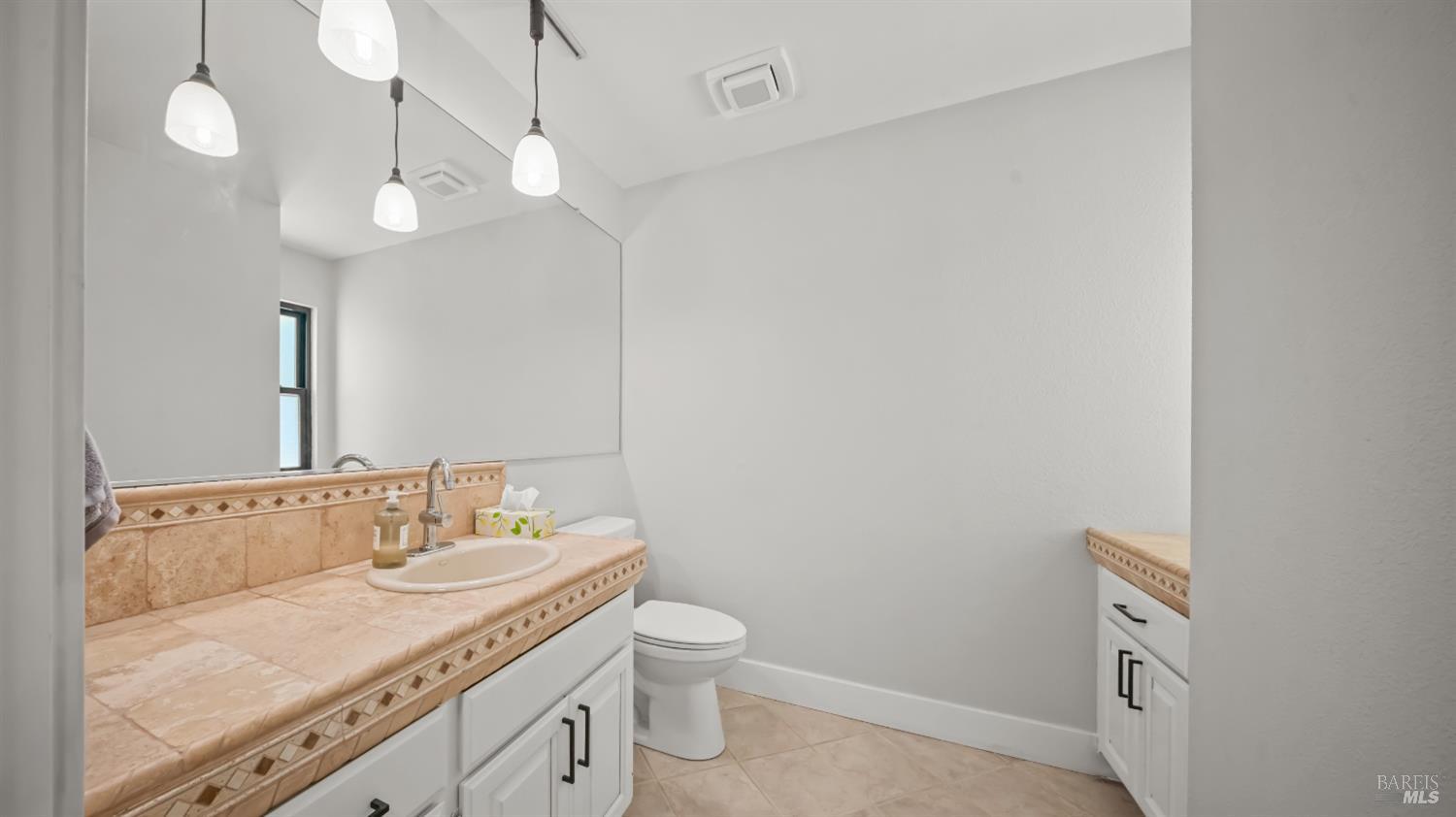 1081 Tamarisk Drive Unit: #A