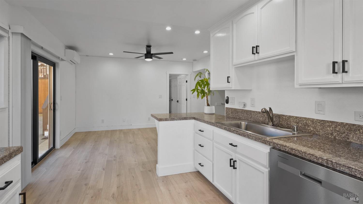 1081 Tamarisk Drive Unit: #A