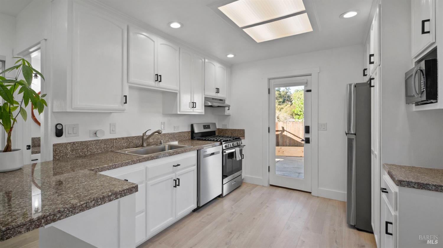 1081 Tamarisk Drive Unit: #A