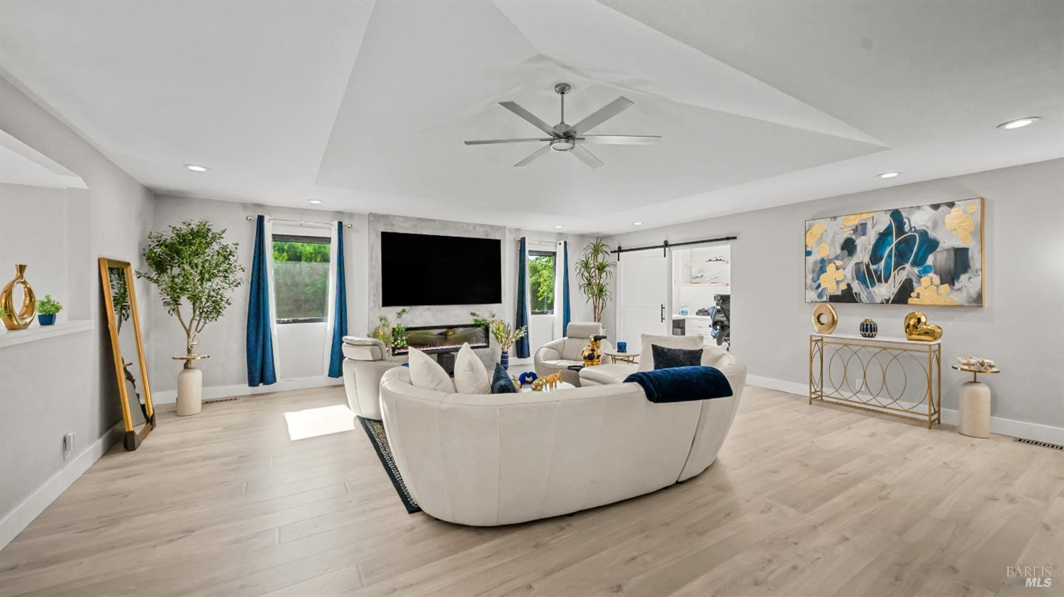 1081 Tamarisk Drive Unit: #A