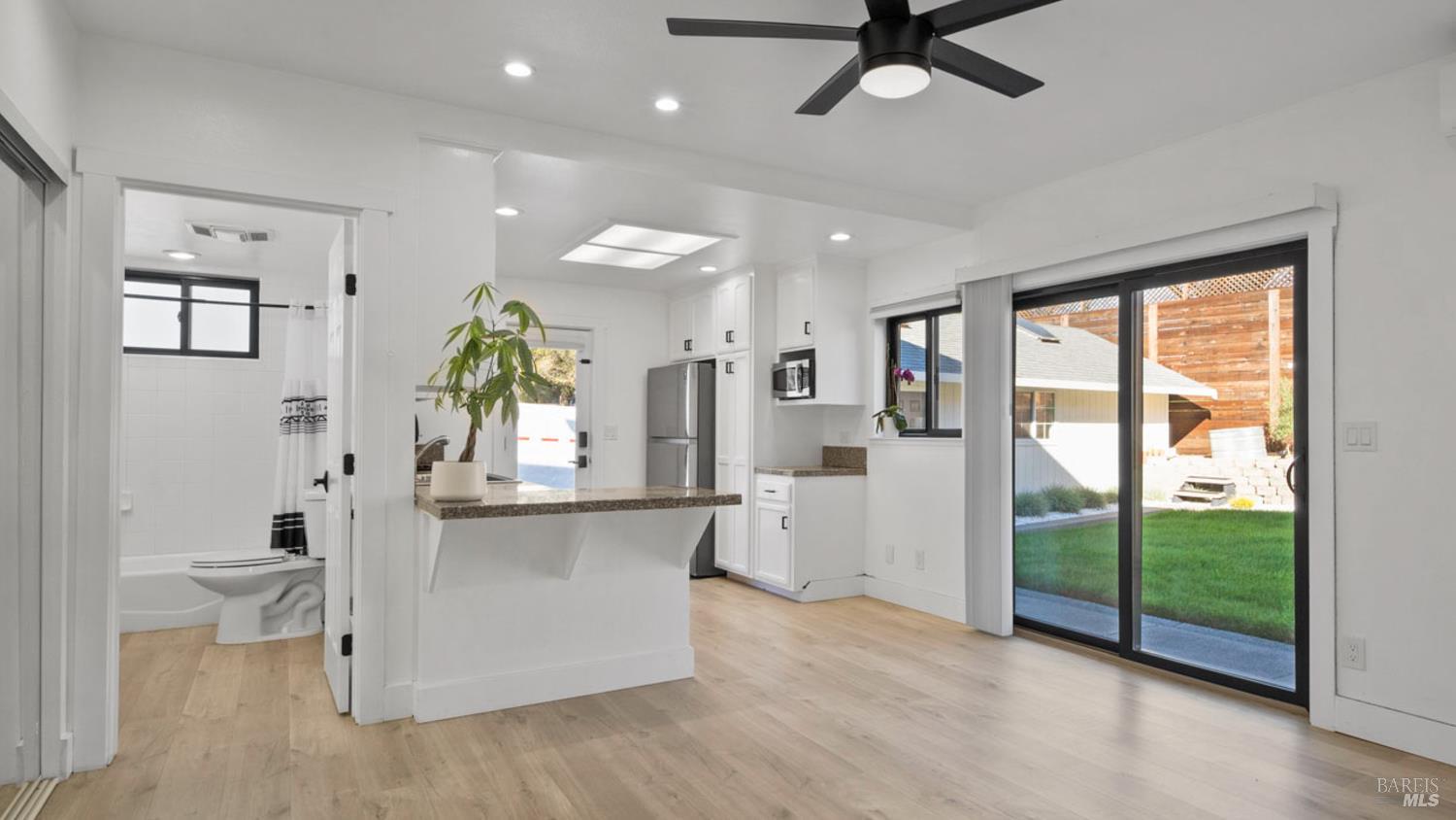 1081 Tamarisk Drive Unit: #A