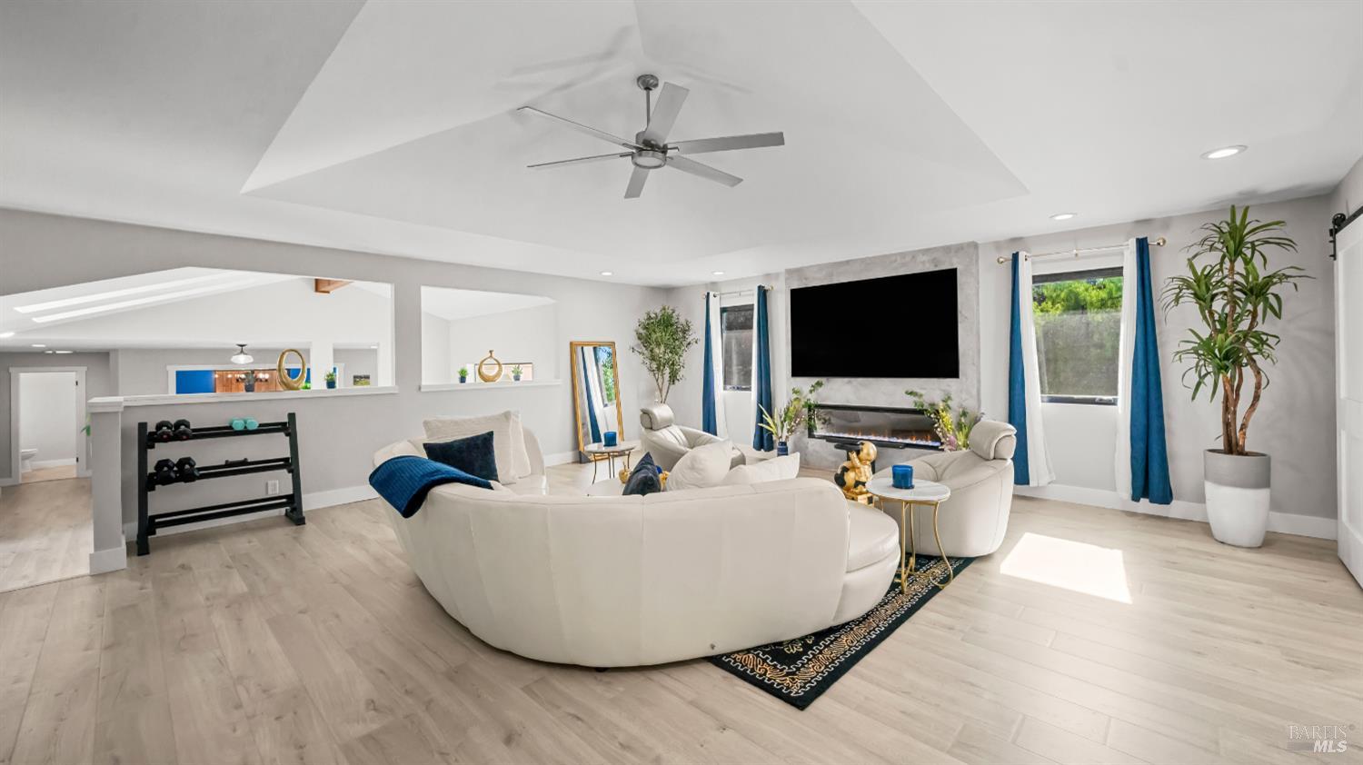 1081 Tamarisk Drive Unit: #A