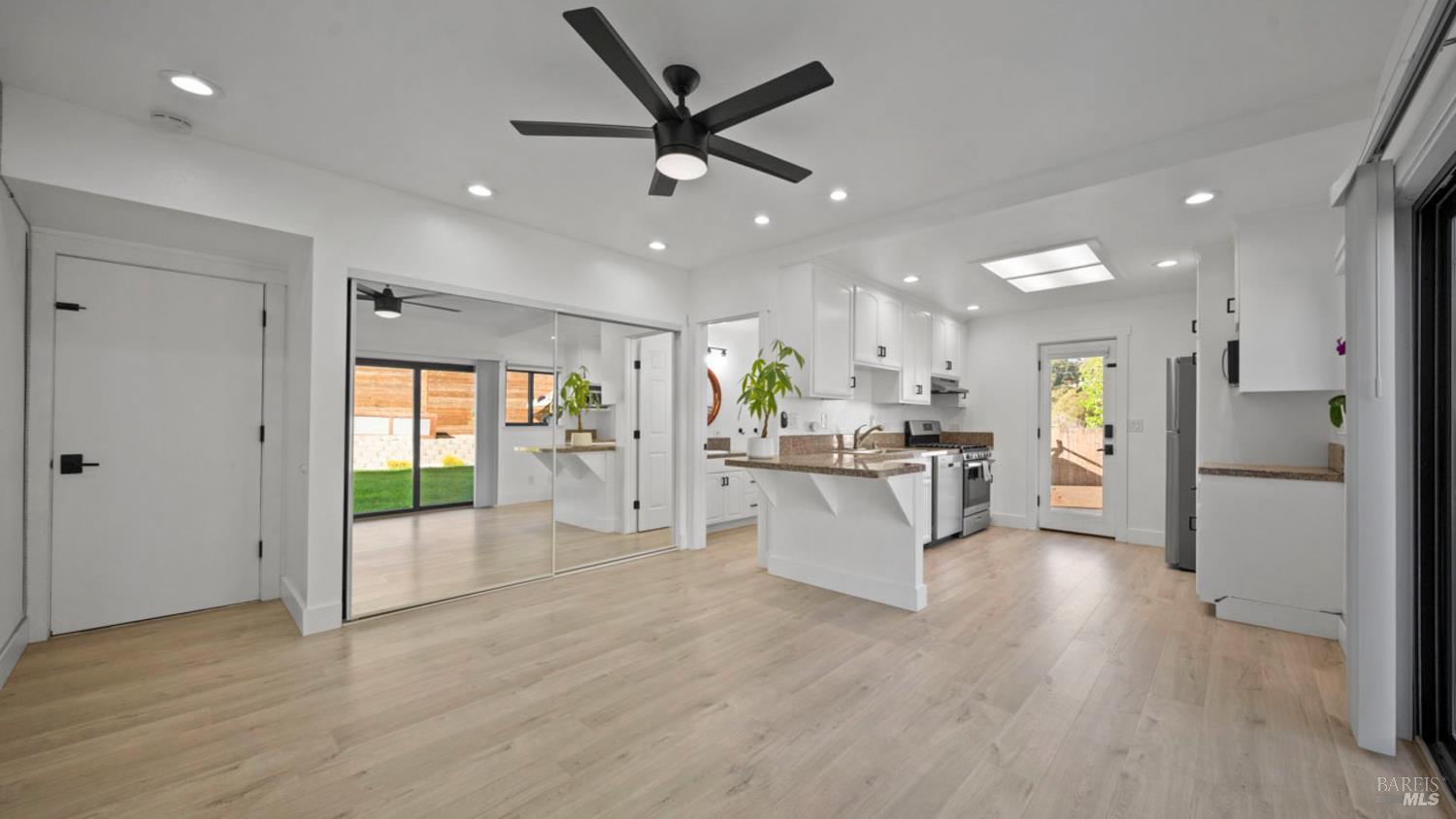 1081 Tamarisk Drive Unit: #A