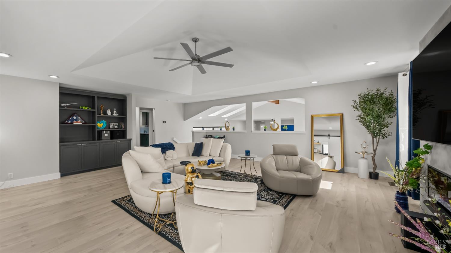 1081 Tamarisk Drive Unit: #A