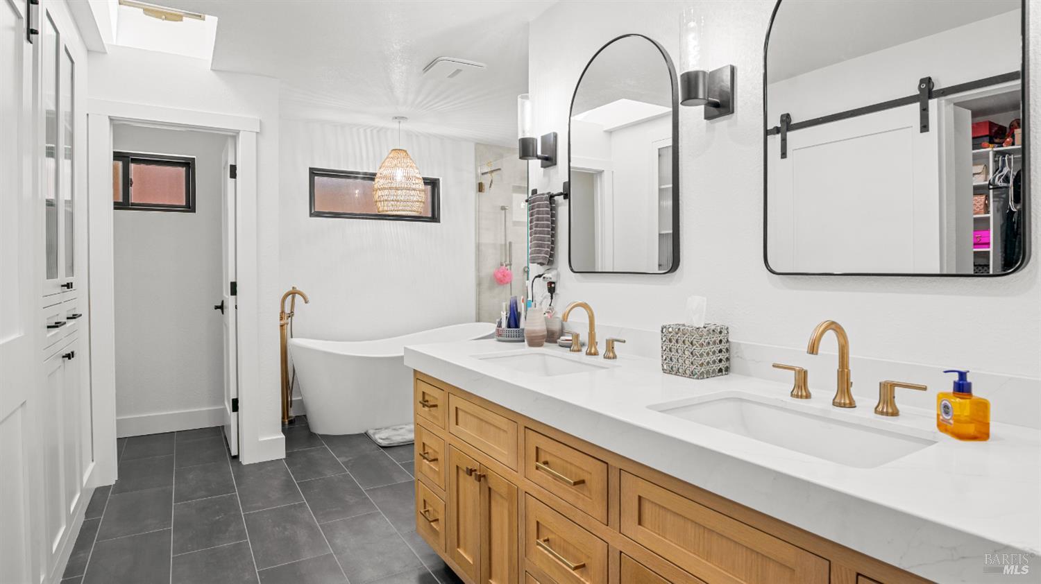 1081 Tamarisk Drive Unit: #A