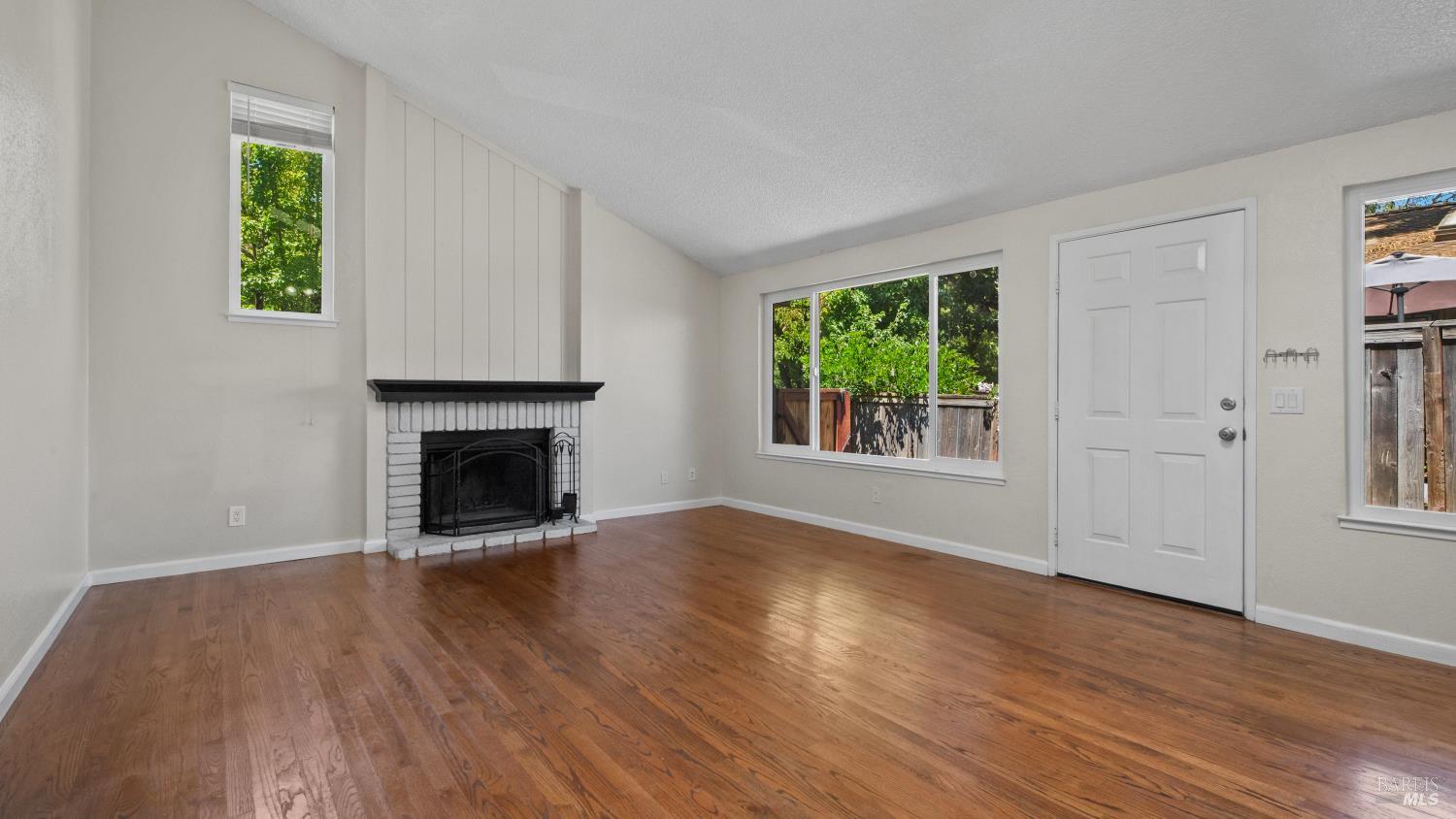 850 E Cotati Avenue Unit: #3