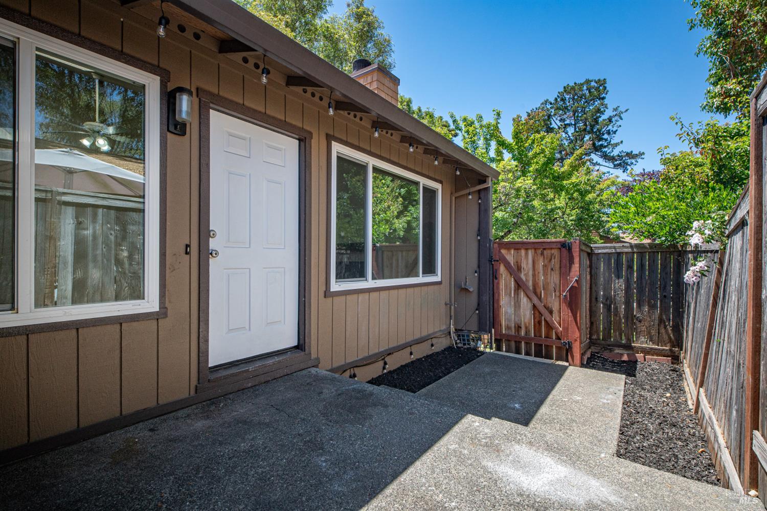 850 E Cotati Avenue Unit: #3