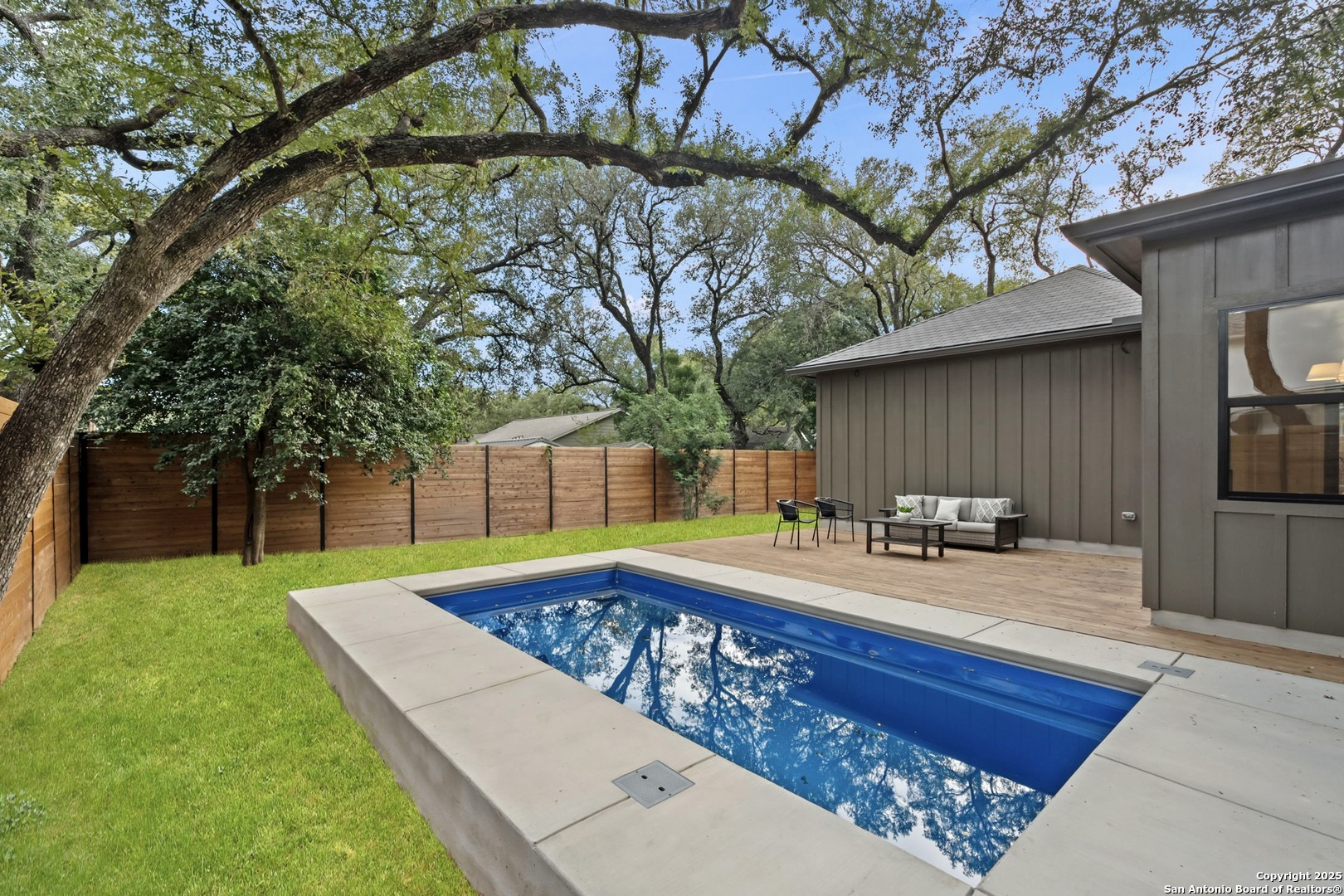 318 TUXEDO AVE