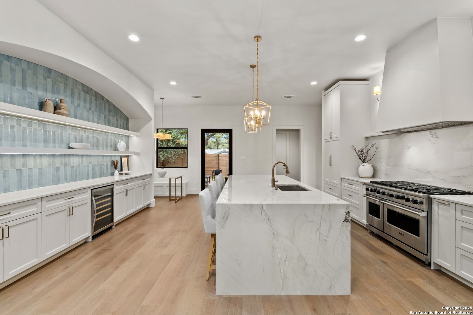 318 TUXEDO AVE