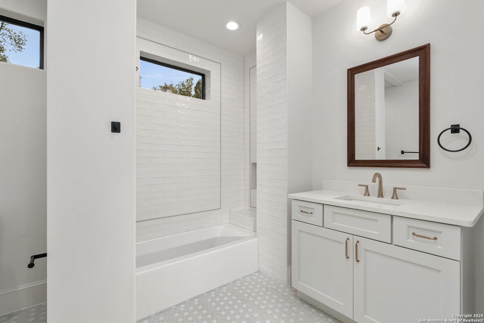 318 TUXEDO AVE