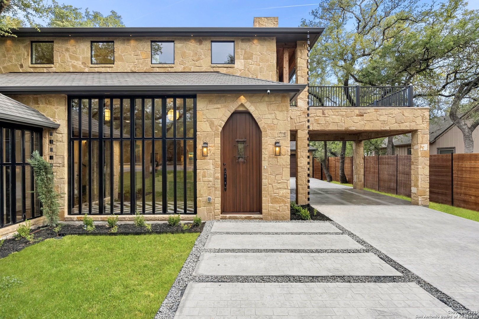 318 TUXEDO AVE