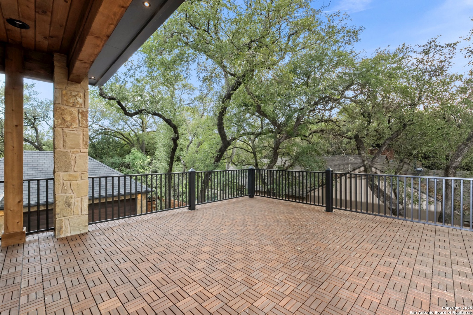 318 TUXEDO AVE
