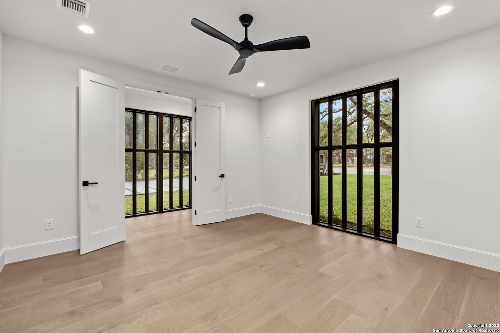 318 TUXEDO AVE