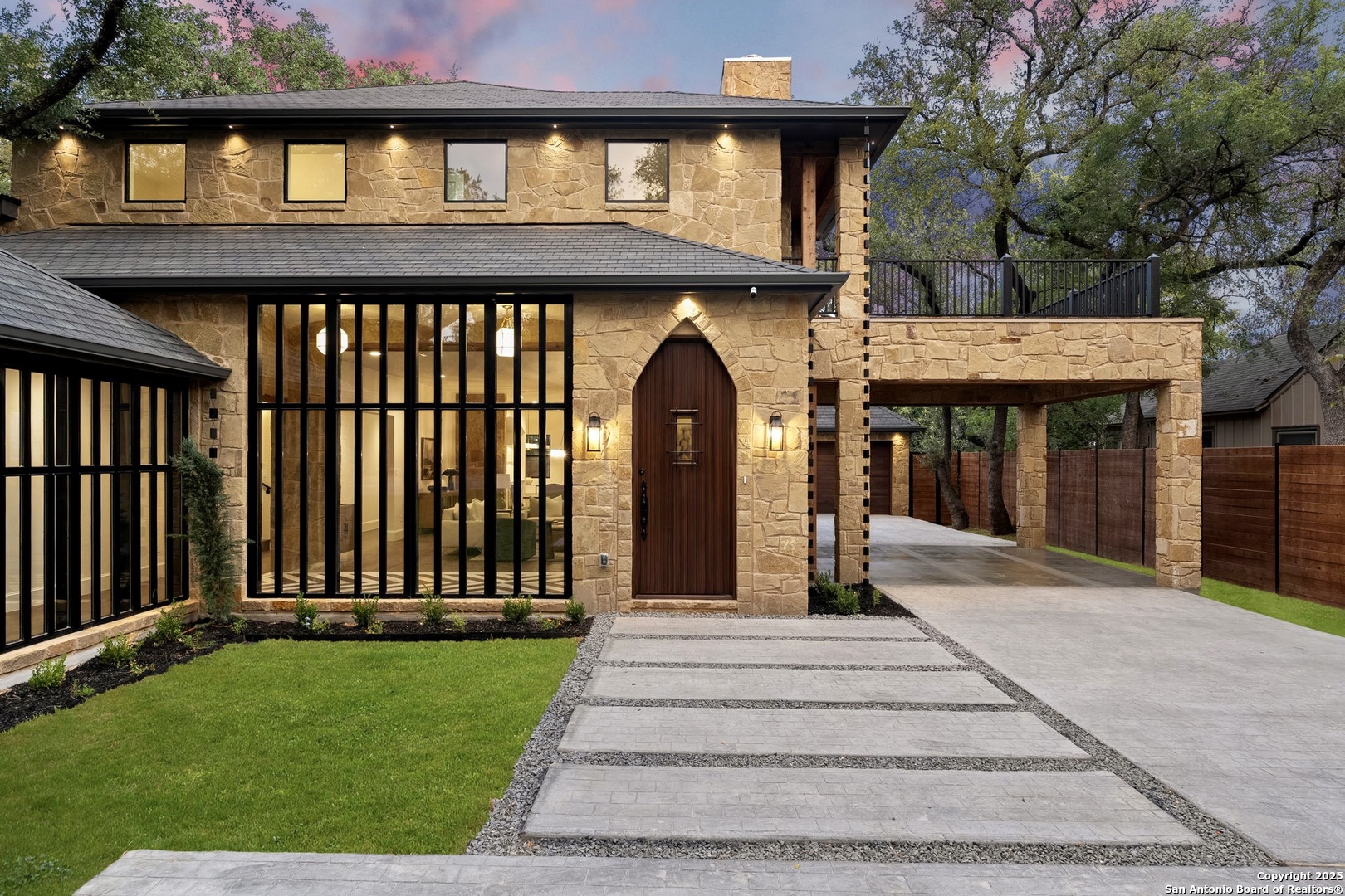318 TUXEDO AVE