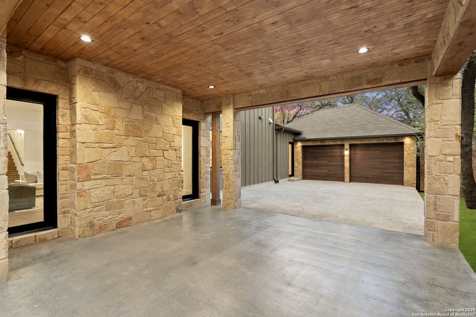 318 TUXEDO AVE