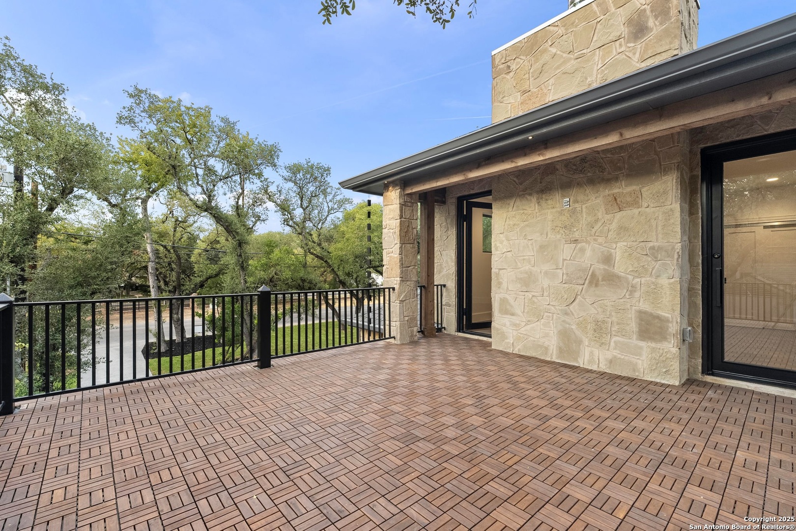 318 TUXEDO AVE