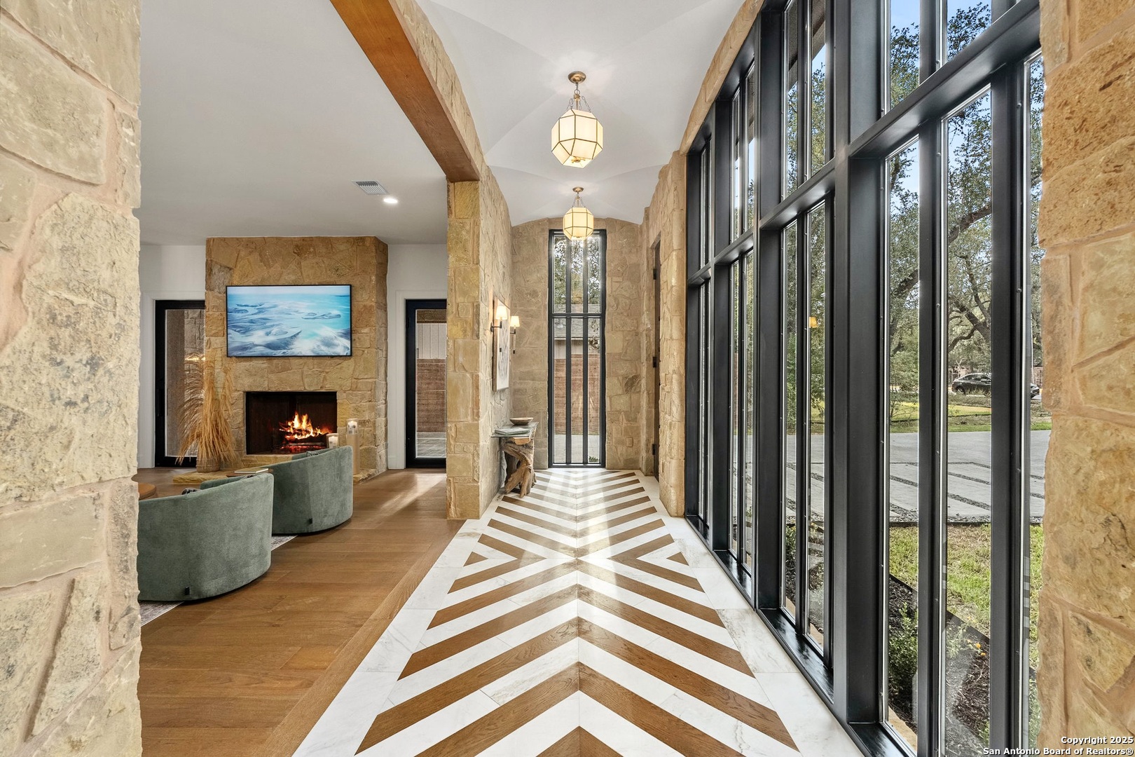 318 TUXEDO AVE