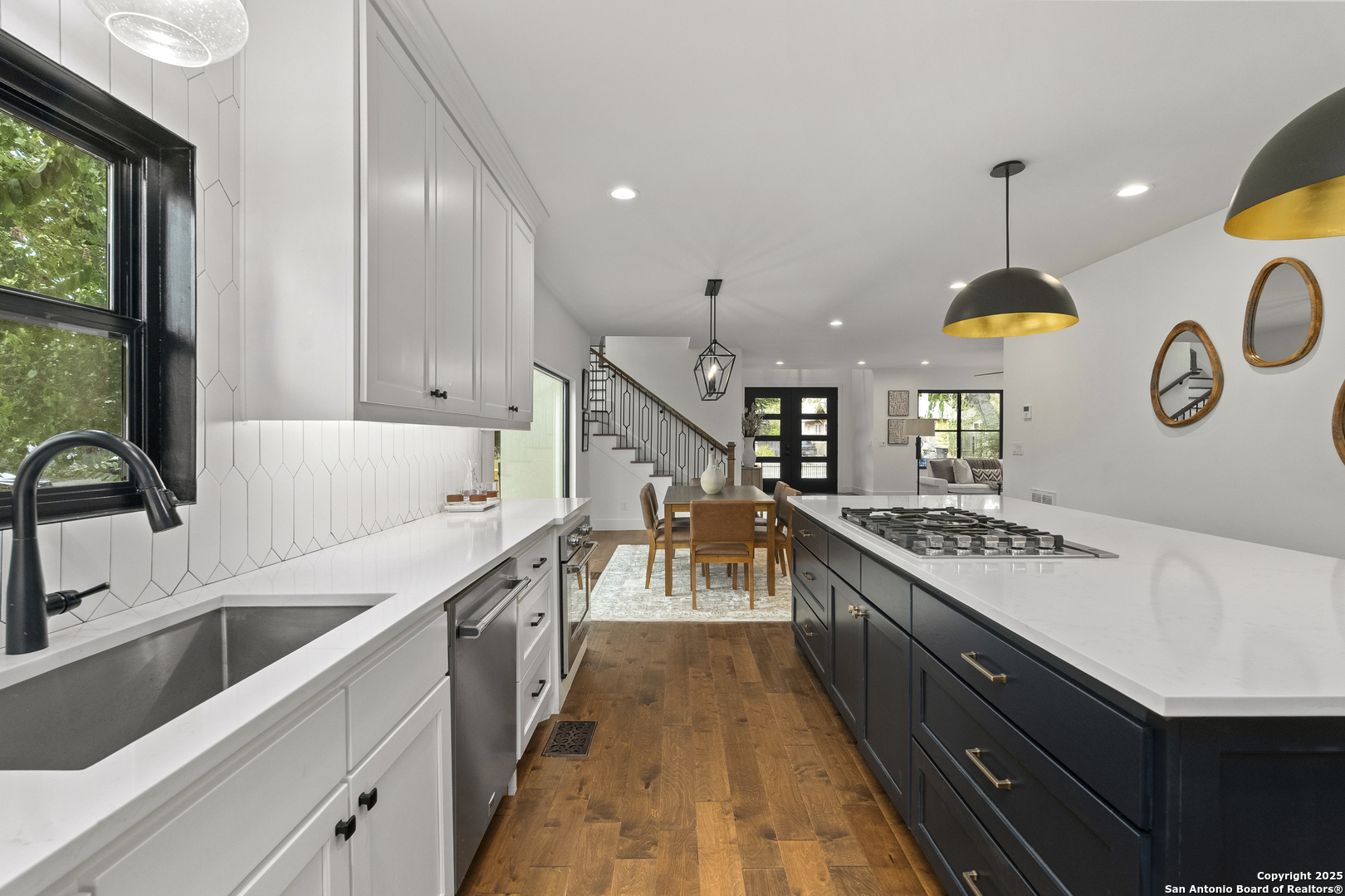 300 Queen Anne Ct