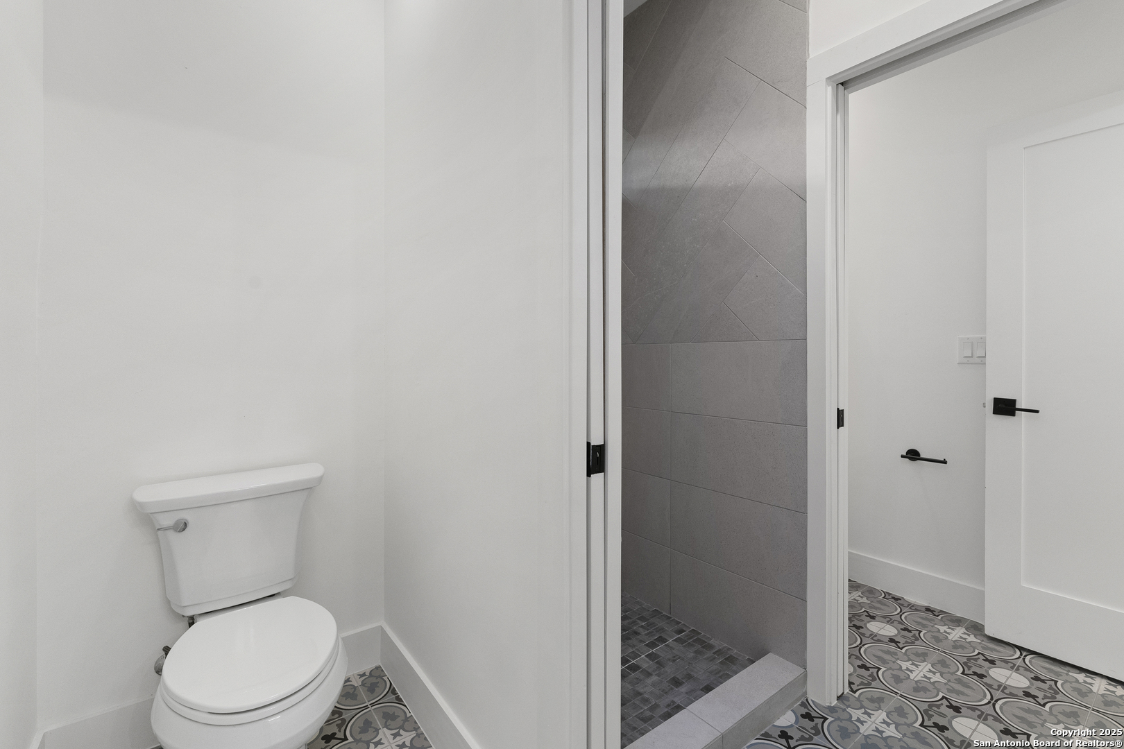 300 Queen Anne Ct
