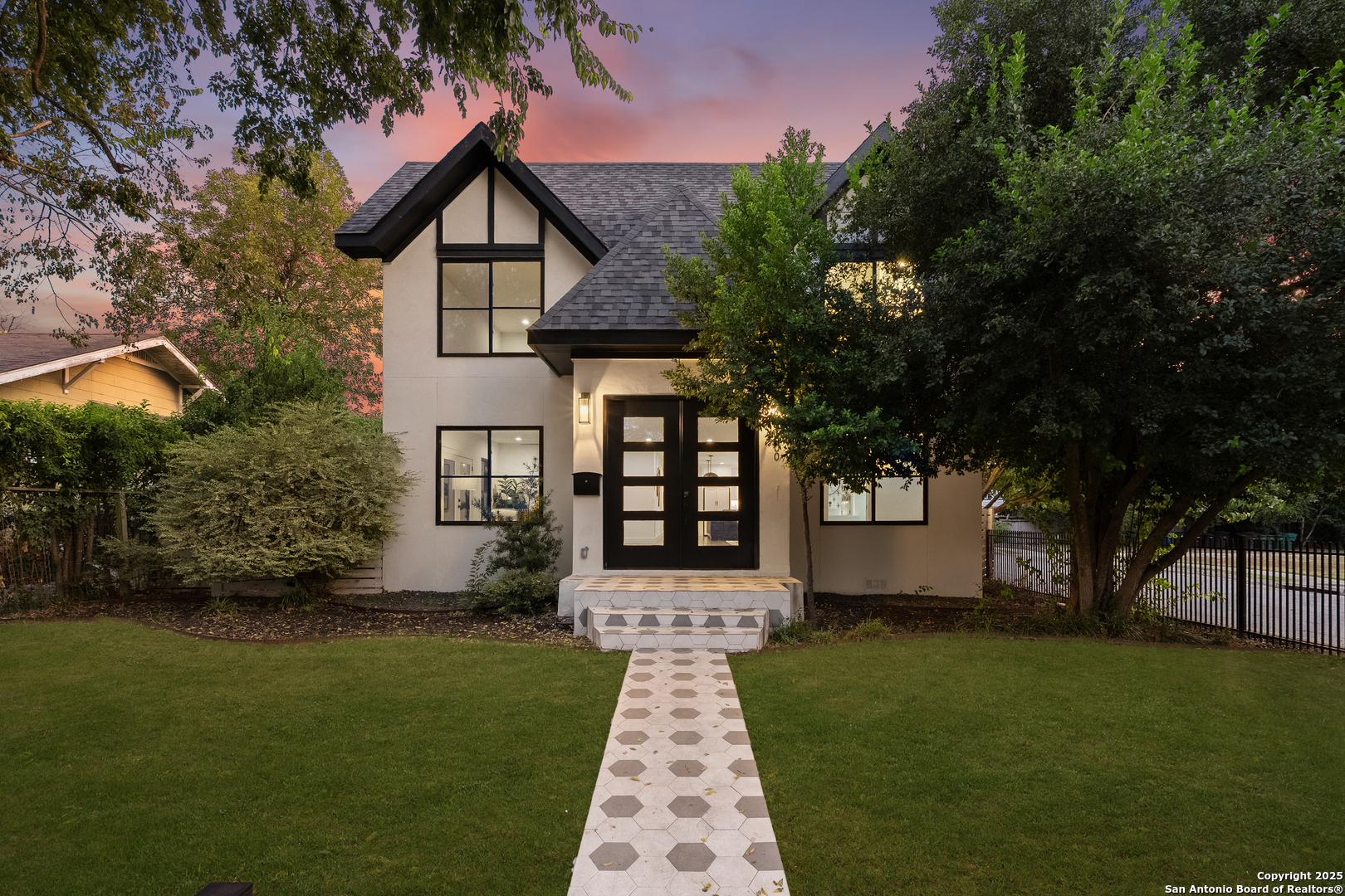 300 Queen Anne Ct