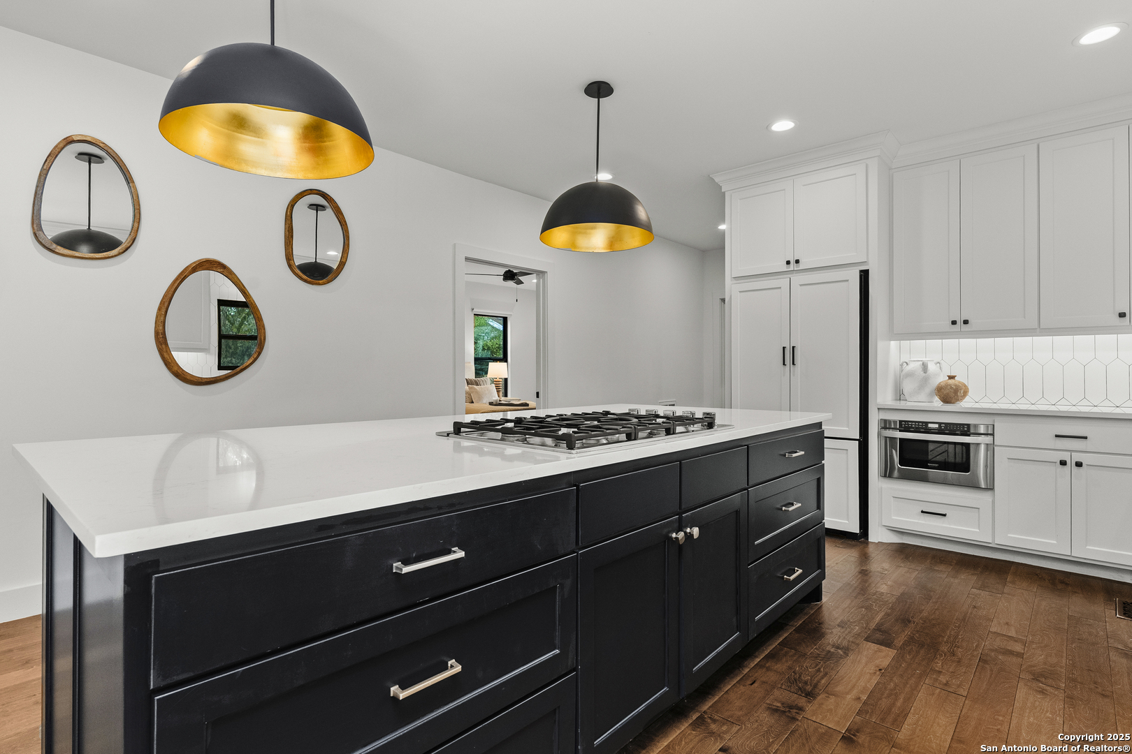 300 Queen Anne Ct
