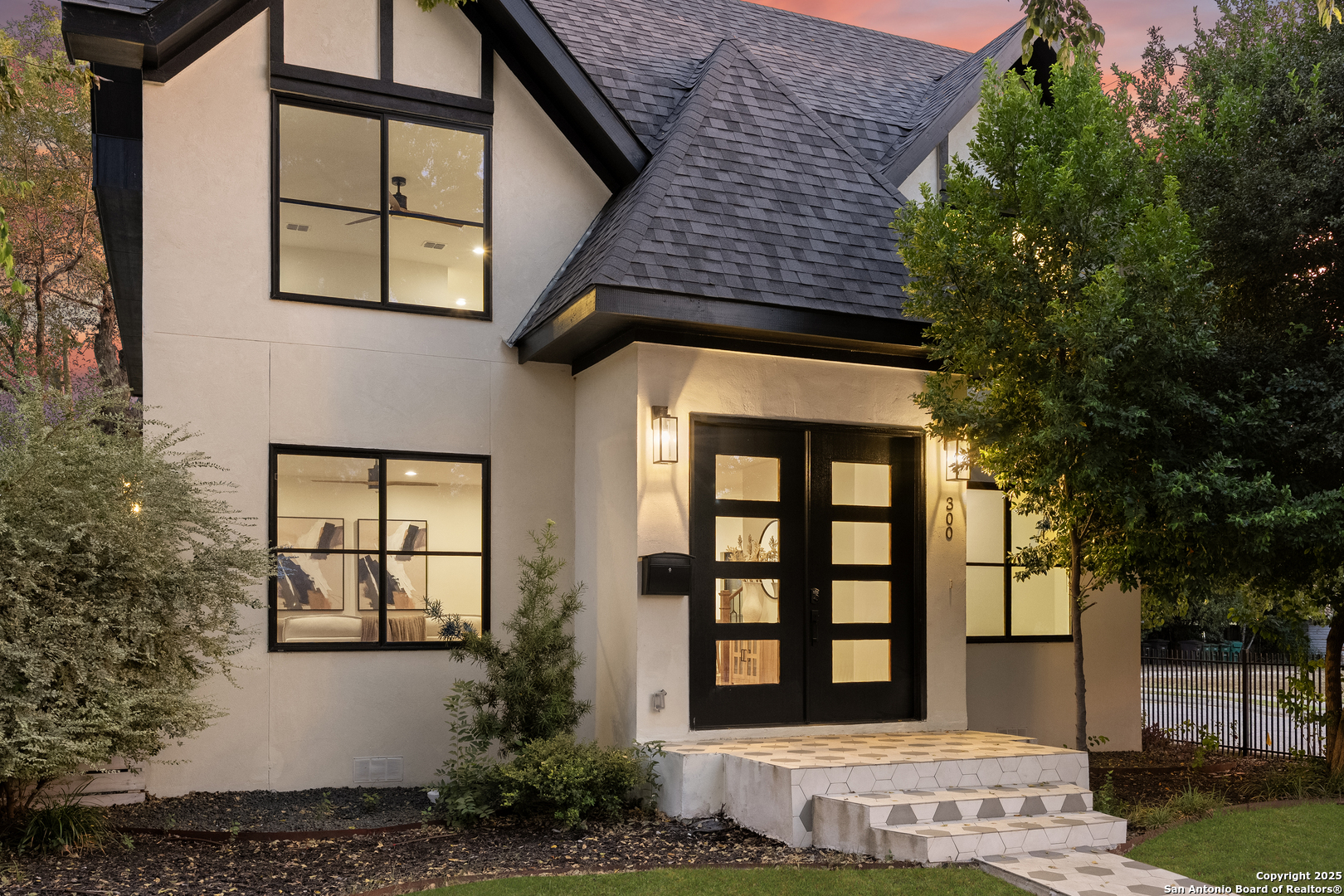 300 Queen Anne Ct