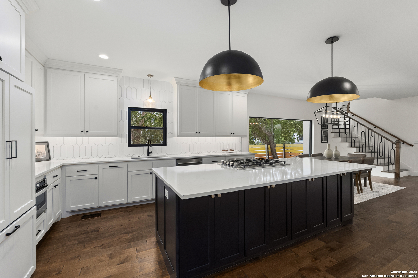 300 Queen Anne Ct