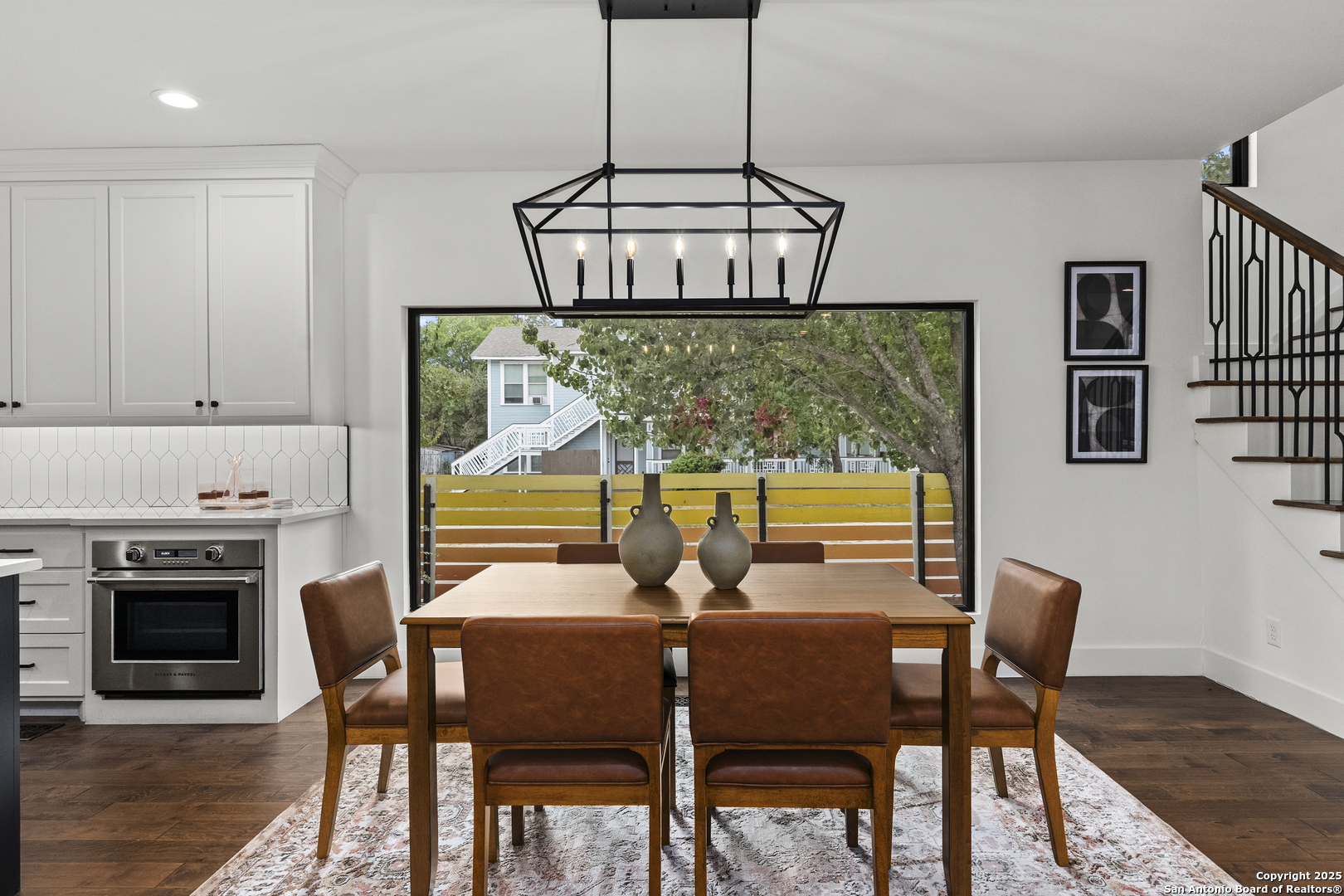 300 Queen Anne Ct
