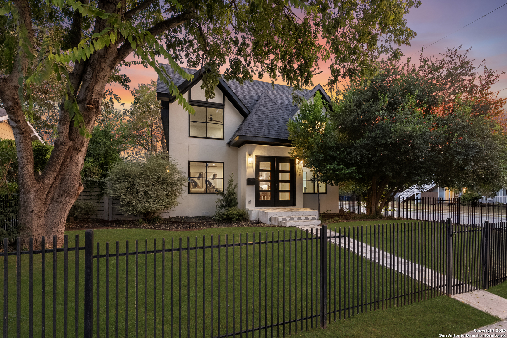 300 Queen Anne Ct