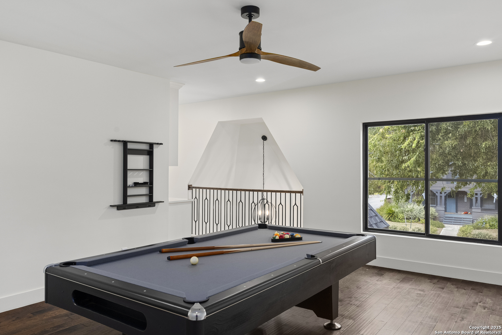 300 Queen Anne Ct