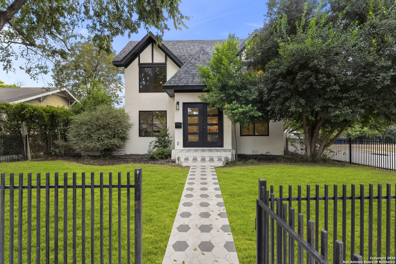 300 Queen Anne Ct