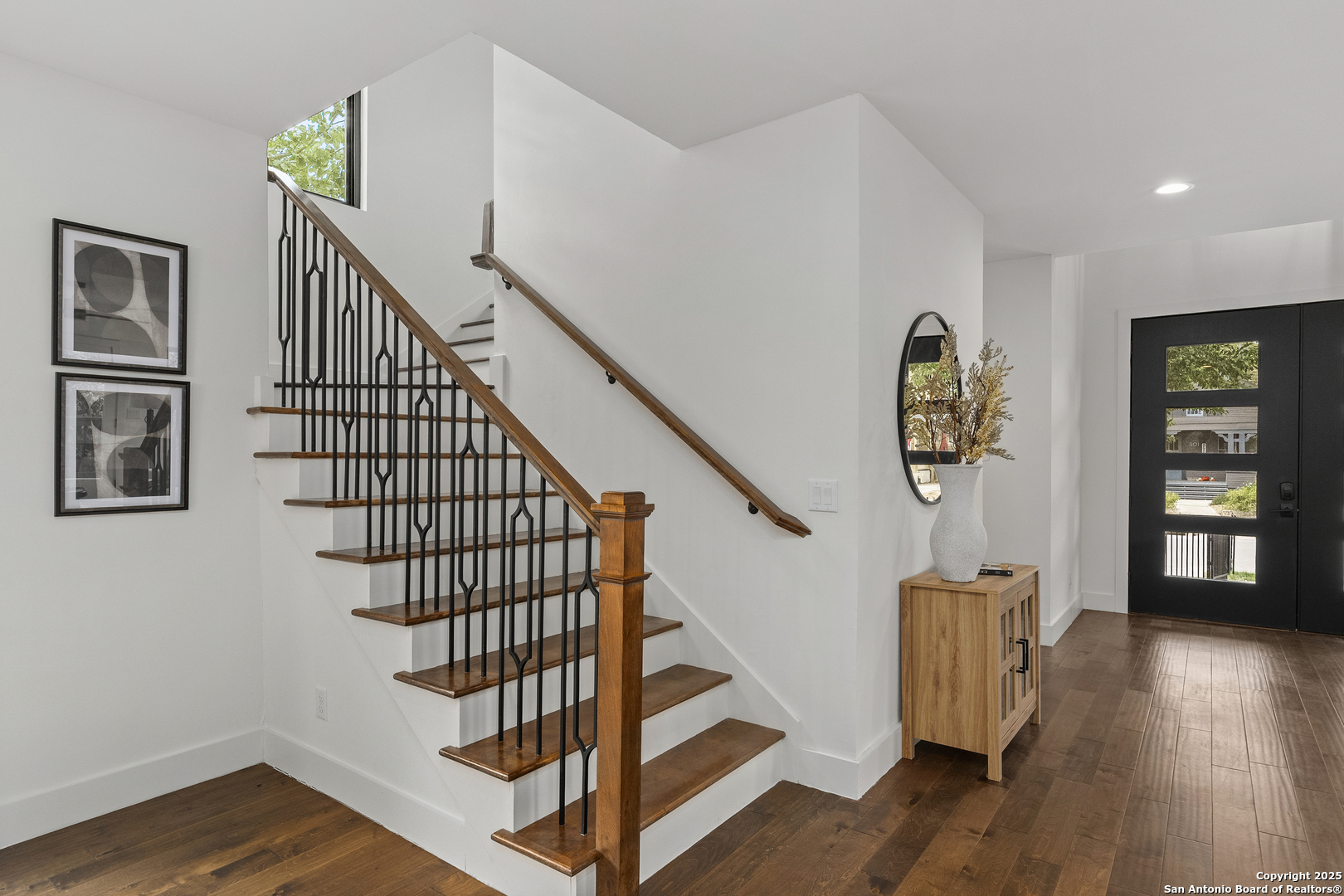 300 Queen Anne Ct