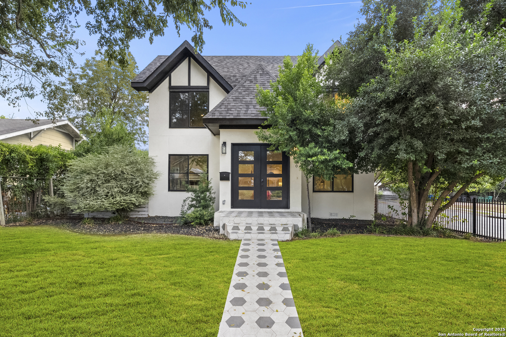 300 Queen Anne Ct