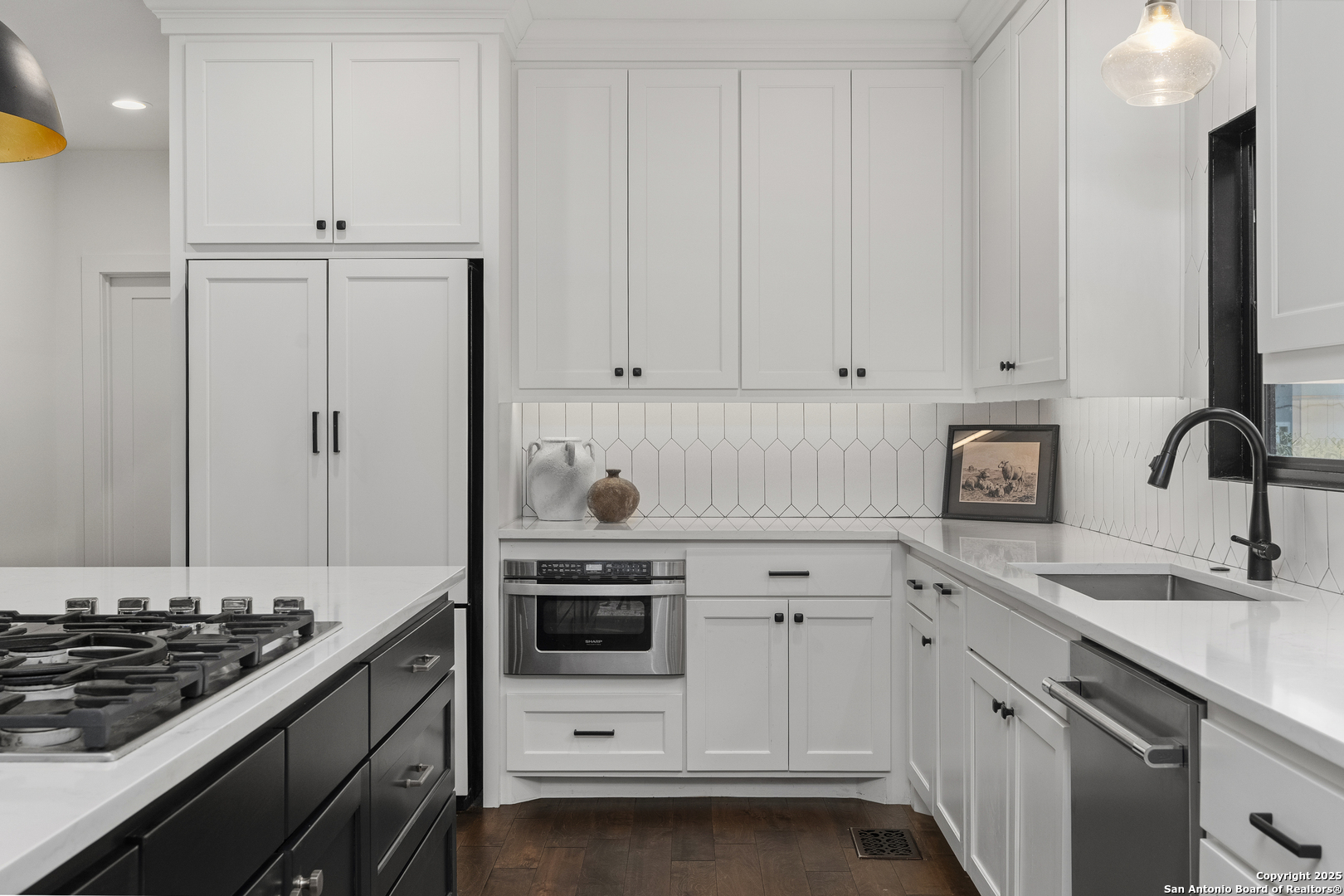 300 Queen Anne Ct