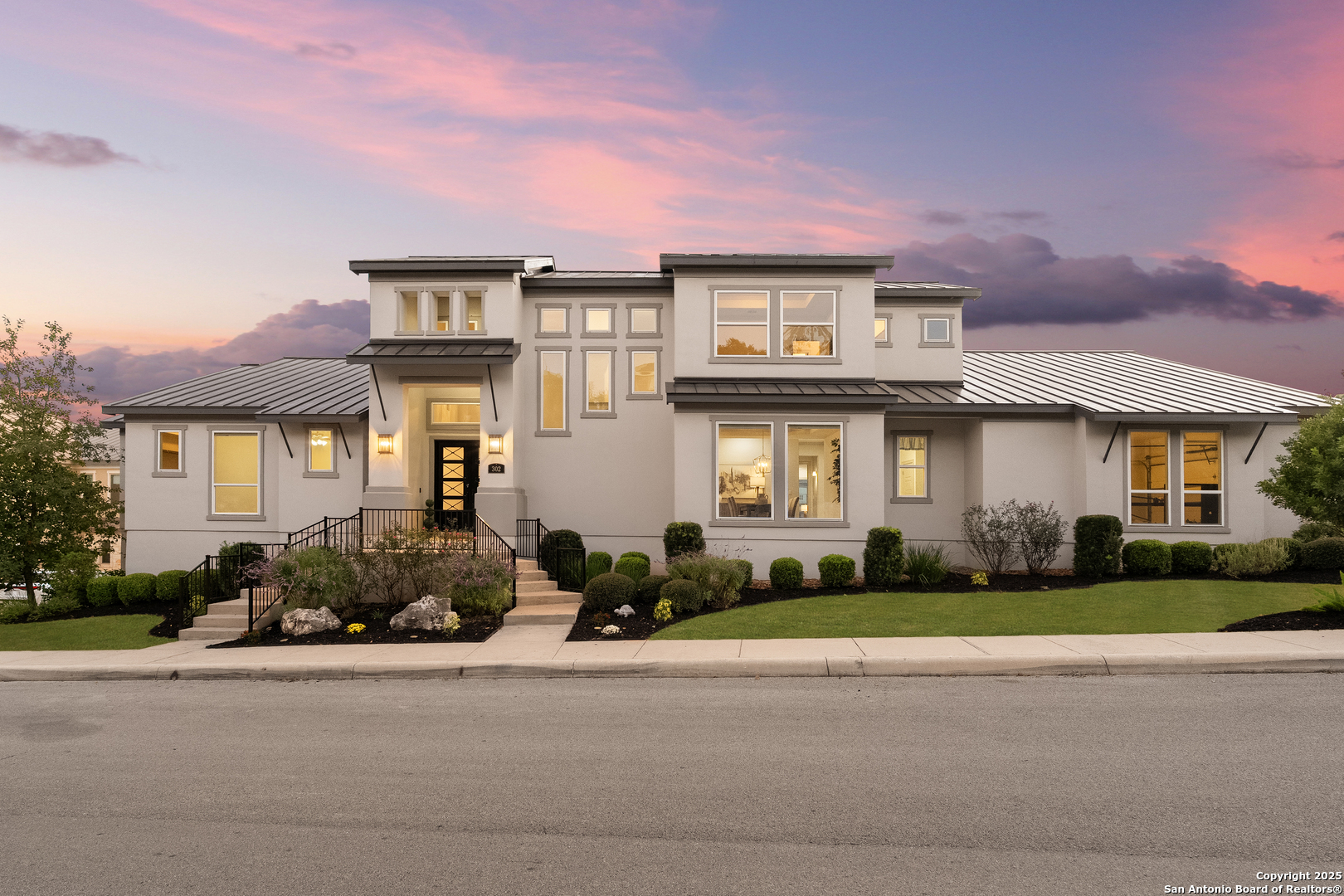 302 Majestic Bluff