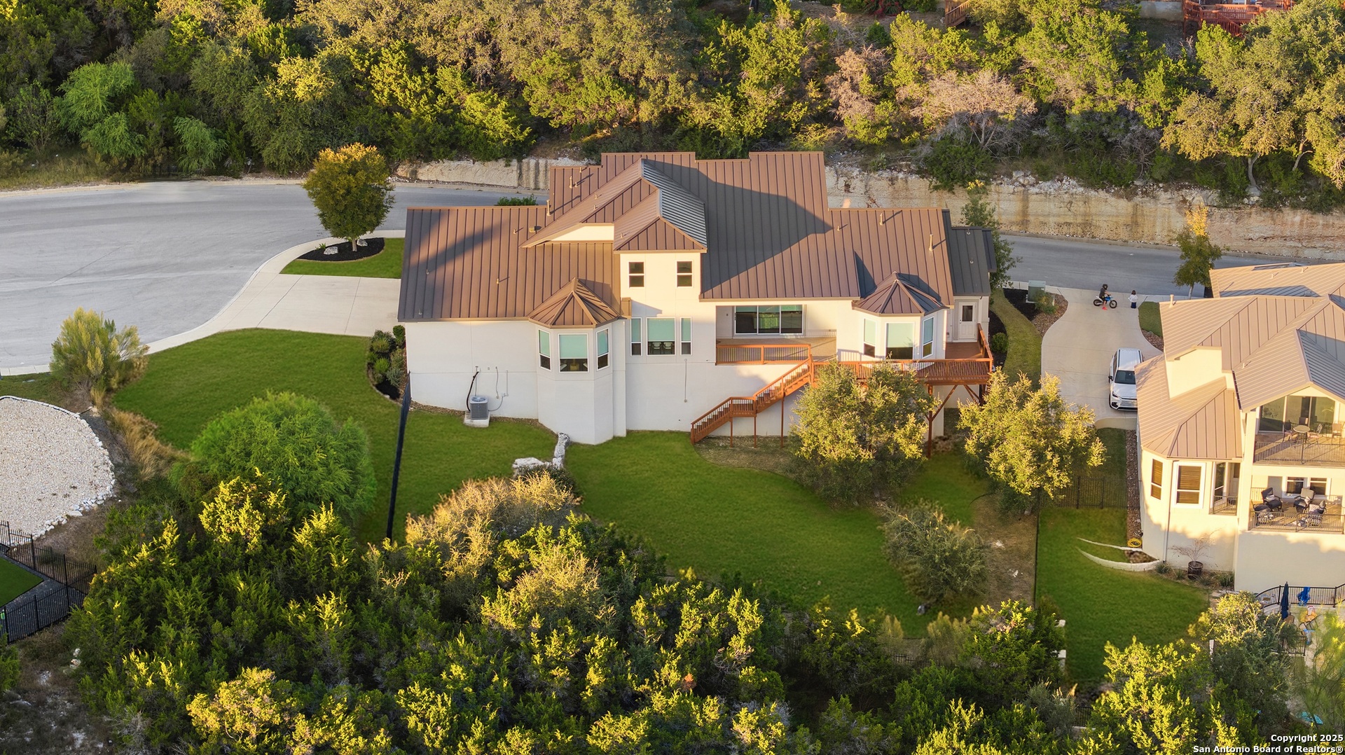 302 Majestic Bluff